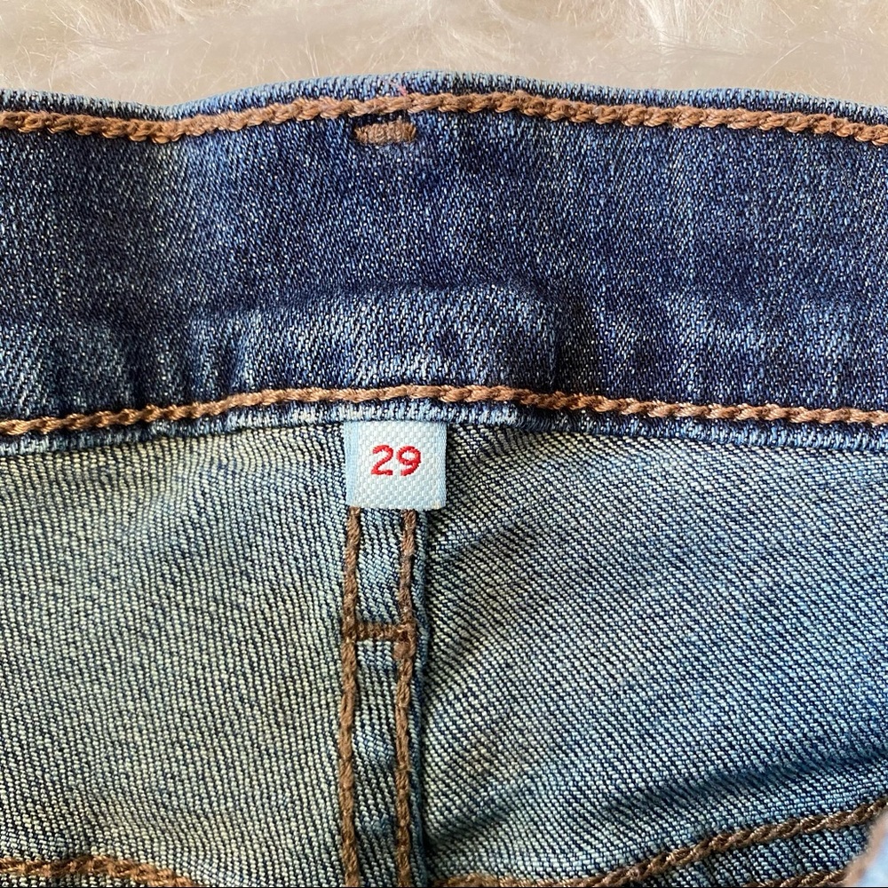 Levi’s cuffed Bermuda length jean highwaist shorts EUC 29 - Picture 5 of 8